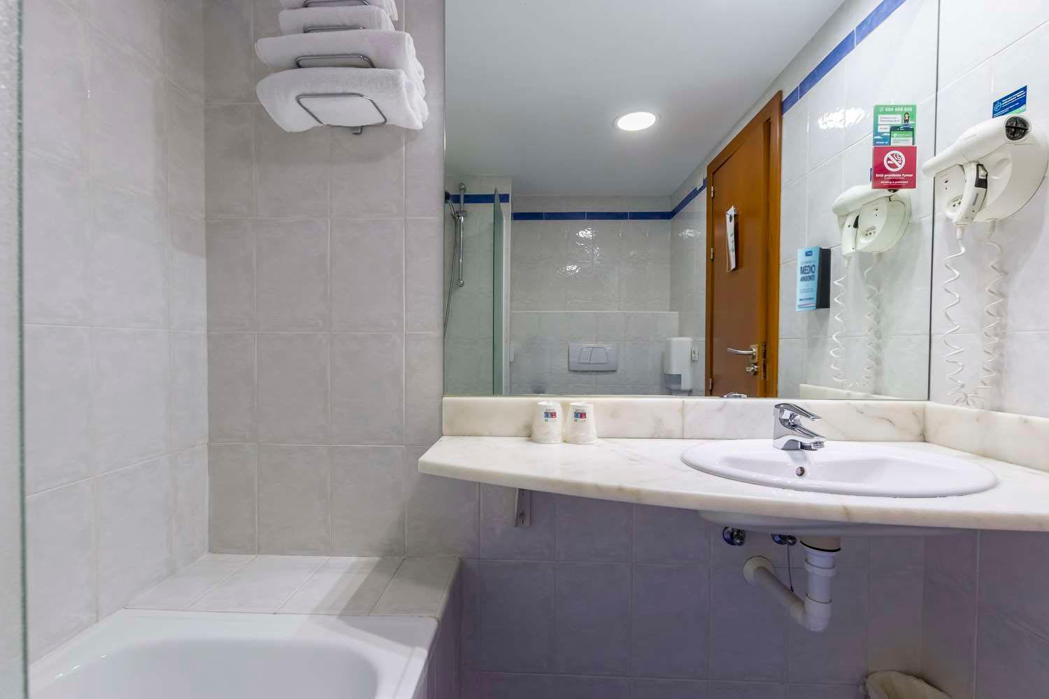 Travelodge Madrid Alcalá de Henares Eksteriør billede